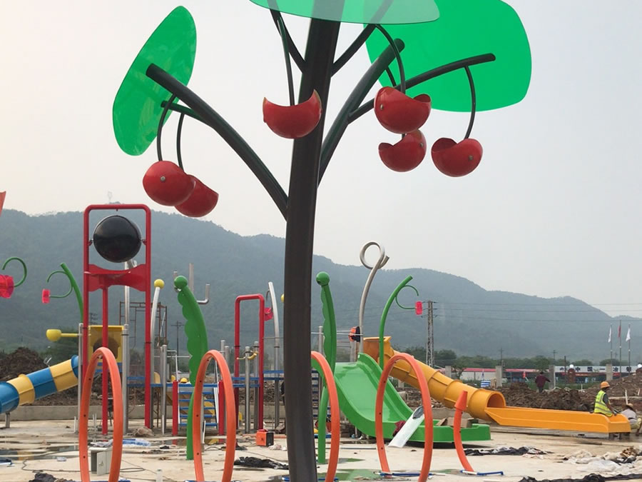 蘋果樹倒水桶